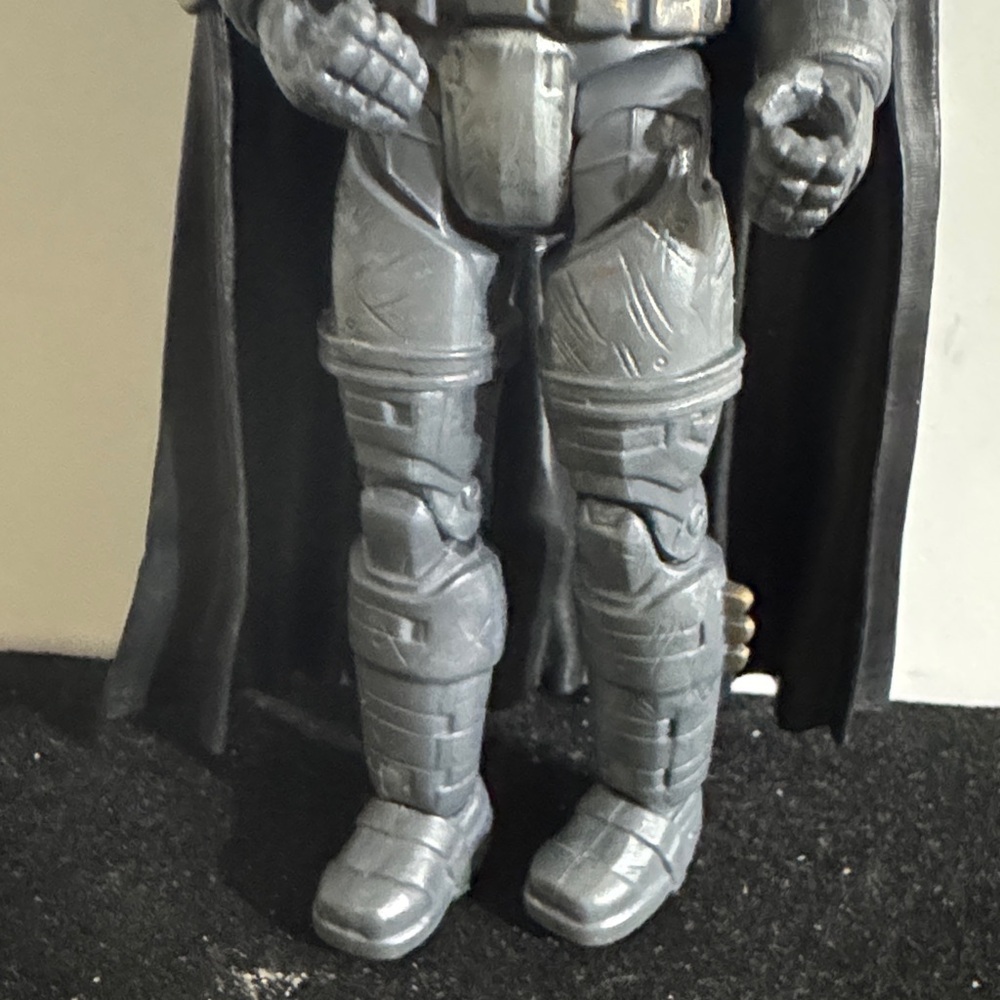 Mattel DC Multiverse 7-inch Armored Batman action figure - Picture 5 of 7